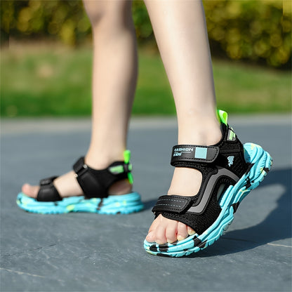 Pair of Boys' Summer Barefoot Sandals with Random Print, Fashionable Buckle Strap Outdoor Beach Sports Sandals Quick-Drying Lightweight EVA Shock Absorption Soles Breathable and Wear-Resistant Casual Sandals