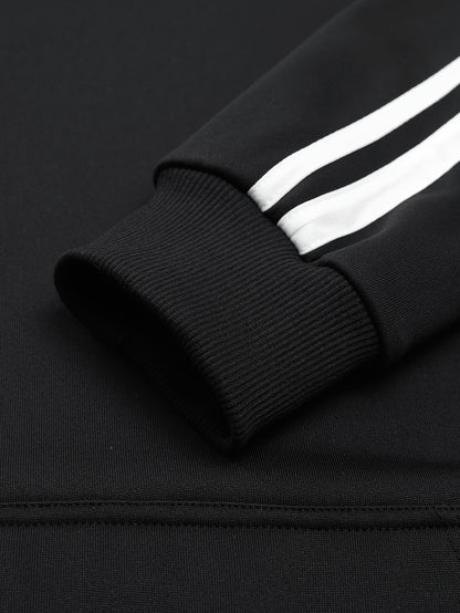 A Set of Two Men'S Casual Sports Outfits, Featuring a Striped Design with Moderately Soft Fabric, Suitable for Outdoor Running And Fitness Activities in All Seasons.