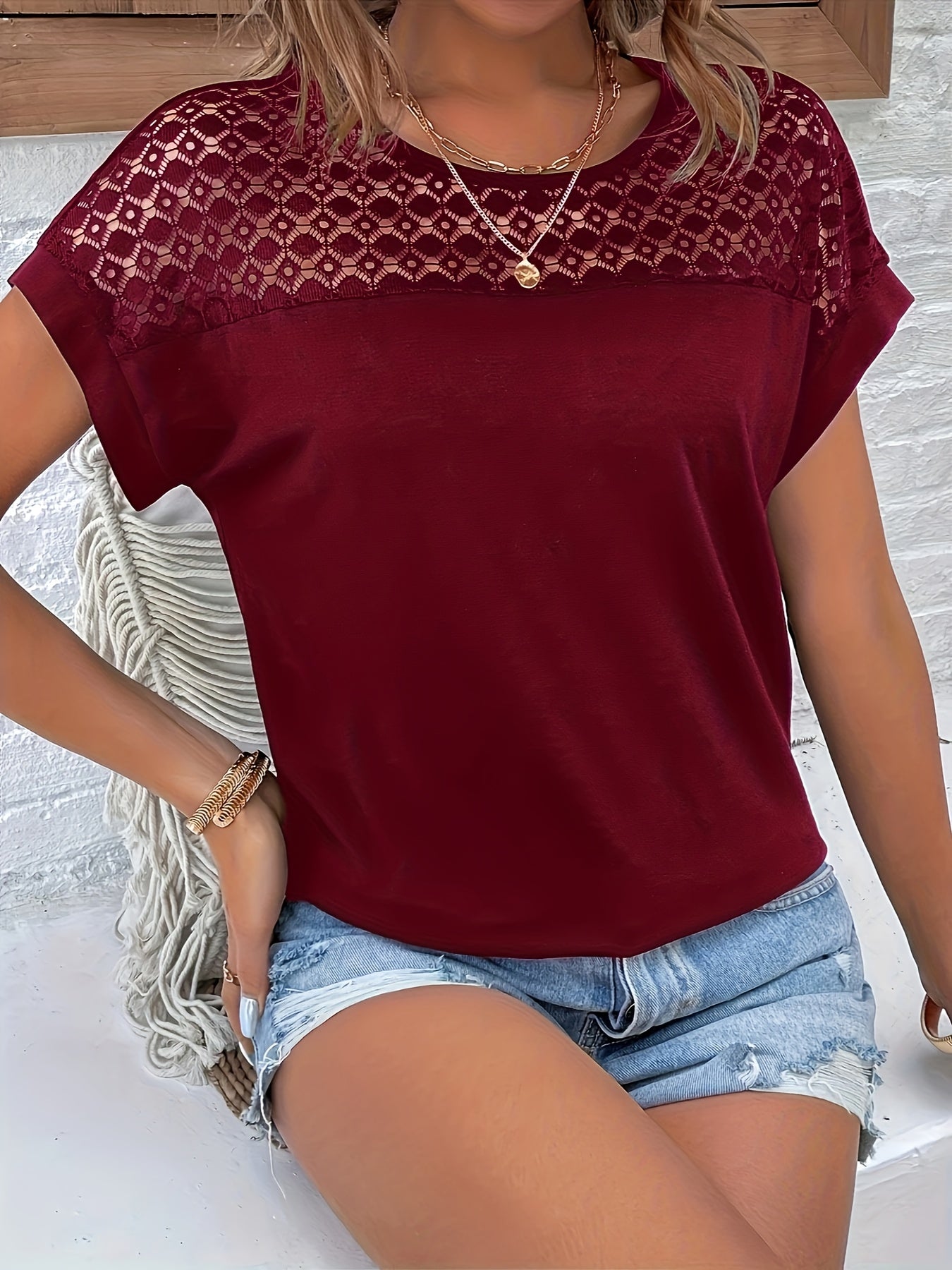 Women'S Chic Lace Trim Round Neck Short Sleeve T-Shirt - Loose Fit, Breathable Summer Top with Contrast Lace Detail, White, Casual Wear, Casual Summer Top | Lace Trim Top | Delicate Lace Detail