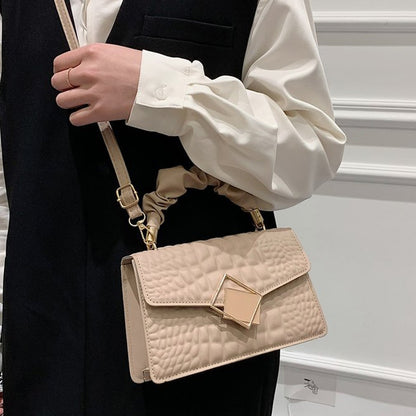 Fashion Embossed Crossbody Bag with Pleated Handle - Women'S Solid Color Stylish Shoulder Bag, Plain Crossbody Bag with Pleated Handle, Small Square Bag in Stone Pattern.