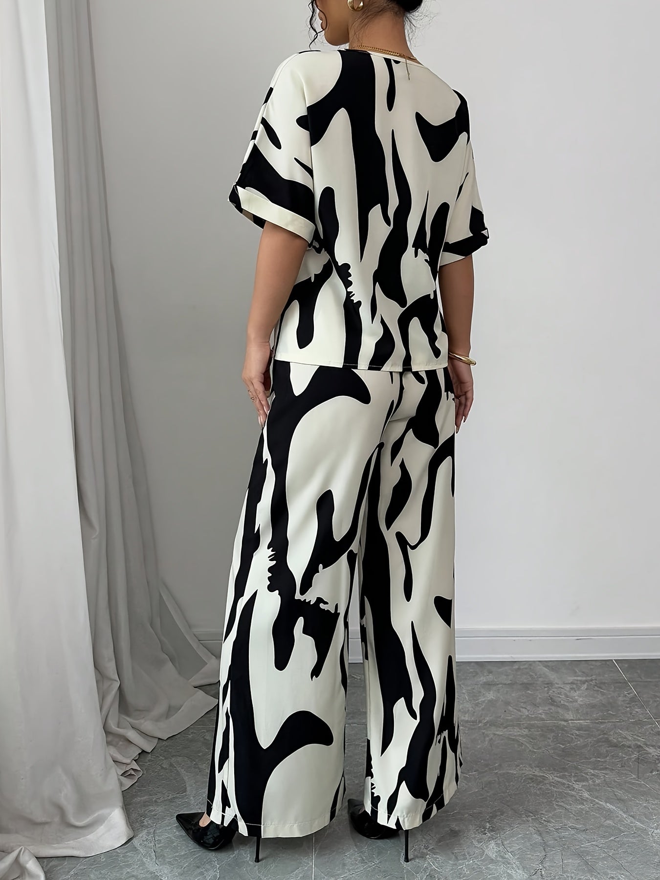 -Yy0207476-2pcs Women'S V-Neck Short-Sleeved Black And White Printed Casual Top And Pants Set
