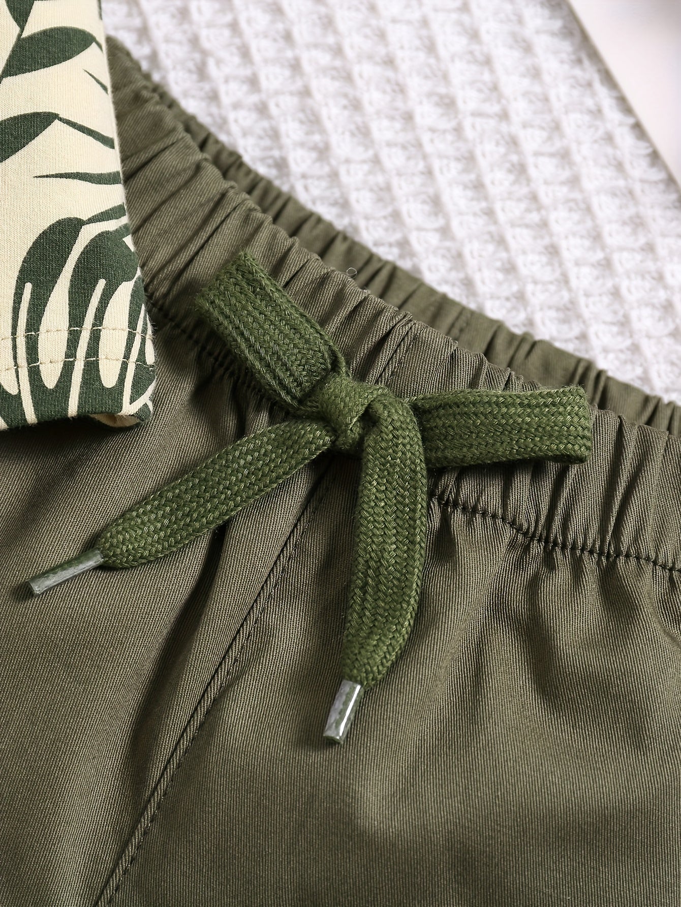 Boys' Tropical Leaf Print Cotton Blend Casual Outfit - Short Sleeve Tee & Drawstring Shorts Set, Machine Washable for Spring/Summer, Perfect for Outdoor