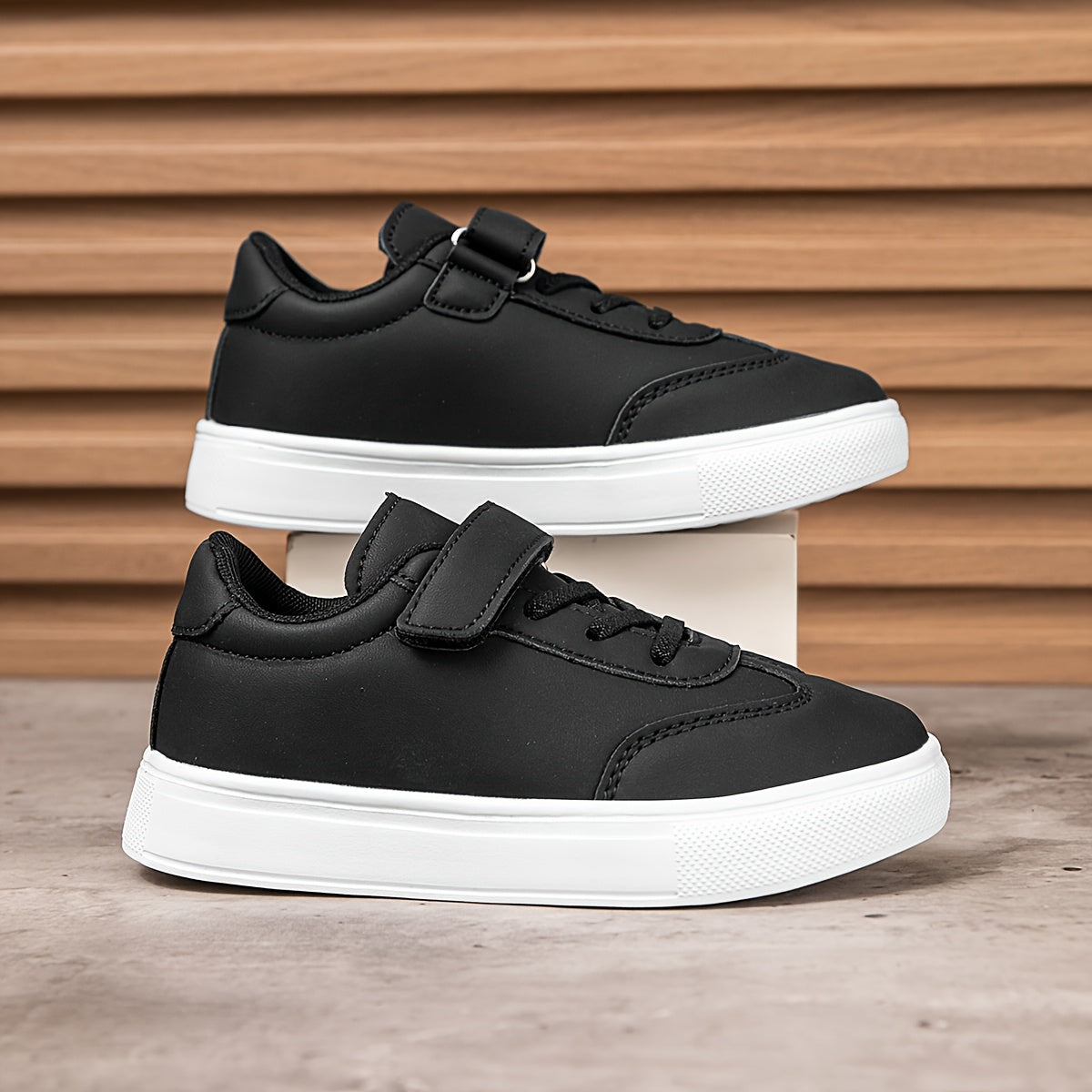 Youngsters' Comfortable Low-Top Casual Sneakers with Easy Closure, Durable & Non-Slip, Unisex Outdoor Play Shoes, Stylish and Comfortable Choice for School and Daily Outings, Perfect for Hiking and Skateboarding