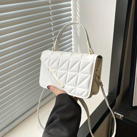 Stylish Small Square Handbag for Women with a Diamond Pattern, Perfect for Shoulder Or Crossbody Wear.