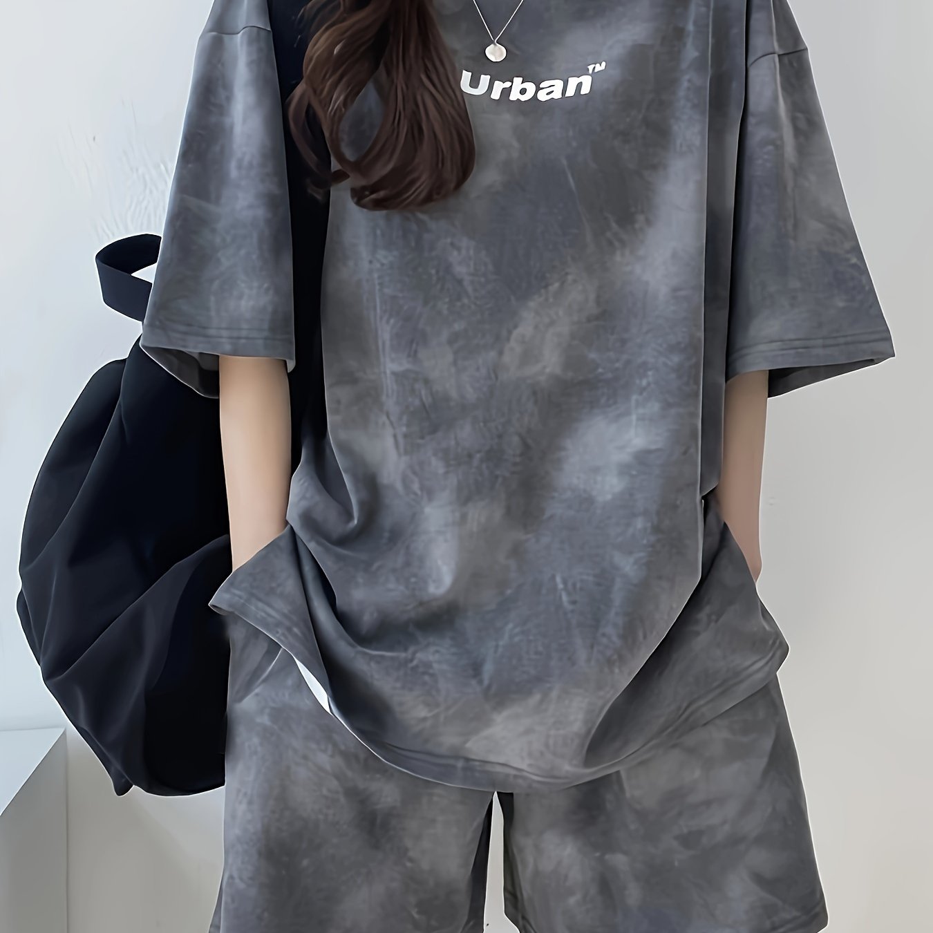 Կանացի Tie-Dye Letter Print Casual սպորտային հագուստի հավաքածու - Հարմարավետ բաց կարճաթև վերնաշապիկ և շորտեր, պոլիեսթեր/սպանդեքս խառնուրդ, լվացվող մեքենայում, իդեալական է տանը կամ դրսում