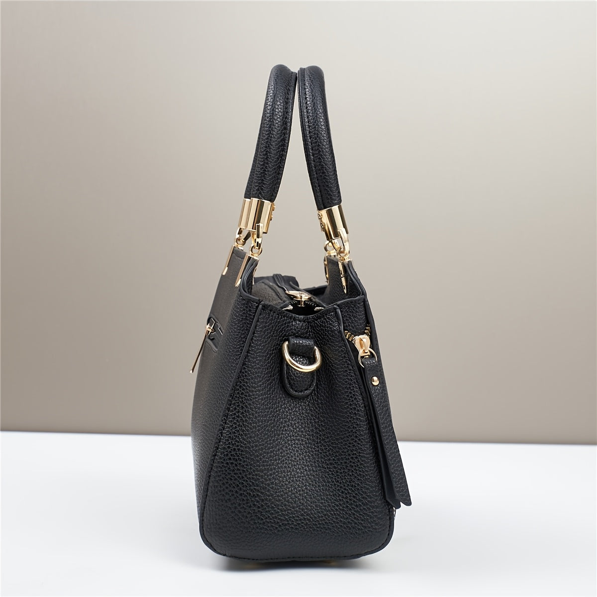 A Stylish And Versatile Women'S Bag with a Large Capacity, Featuring a Minimalist Trendy Design And a Textured Lychee Pattern, Suitable for Shoulder, Crossbody, Or Hand Carry.