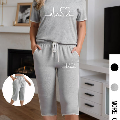 Plus Size - Summer Plus Size Women'S Two-Piece Set with Heart Print Short Sleeve Round Neck Top and Pleated Pockets Cropped Pants Casual Women'S Two-Piece Set