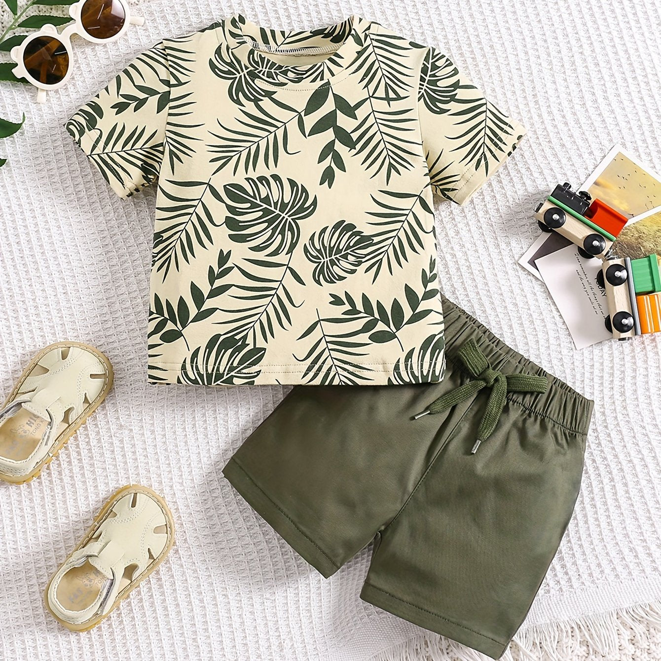 Boys' Tropical Leaf Print Cotton Blend Casual Outfit - Short Sleeve Tee & Drawstring Shorts Set, Machine Washable for Spring/Summer, Perfect for Outdoor