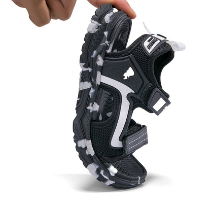 Pair of Boys' Summer Barefoot Sandals with Random Print, Fashionable Buckle Strap Outdoor Beach Sports Sandals Quick-Drying Lightweight EVA Shock Absorption Soles Breathable and Wear-Resistant Casual Sandals