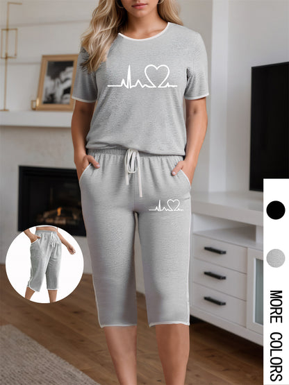 Plus Size - Summer Plus Size Women'S Two-Piece Set with Heart Print Short Sleeve Round Neck Top and Pleated Pockets Cropped Pants Casual Women'S Two-Piece Set