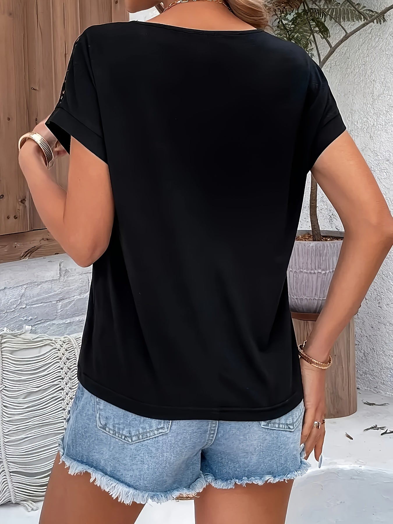 Women'S Chic Lace Trim Round Neck Short Sleeve T-Shirt - Loose Fit, Breathable Summer Top with Contrast Lace Detail, White, Casual Wear, Casual Summer Top | Lace Trim Top | Delicate Lace Detail