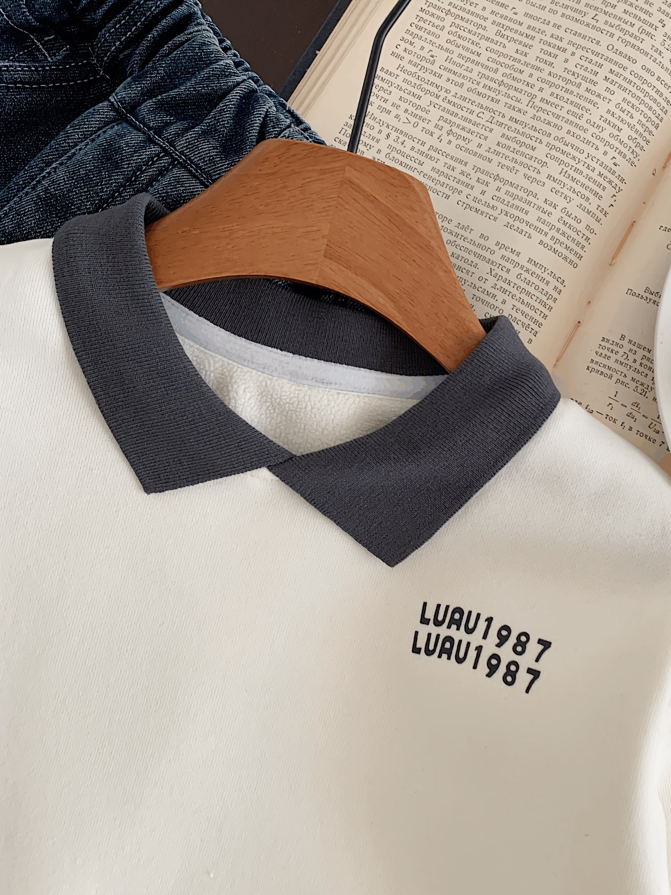 Boys' Soft Fleece-Lined Shirt - Casual, Stylish White with Black Collar and Cartoon Letter Print, Long Sleeve, Cotton Blend for Fall/Winter