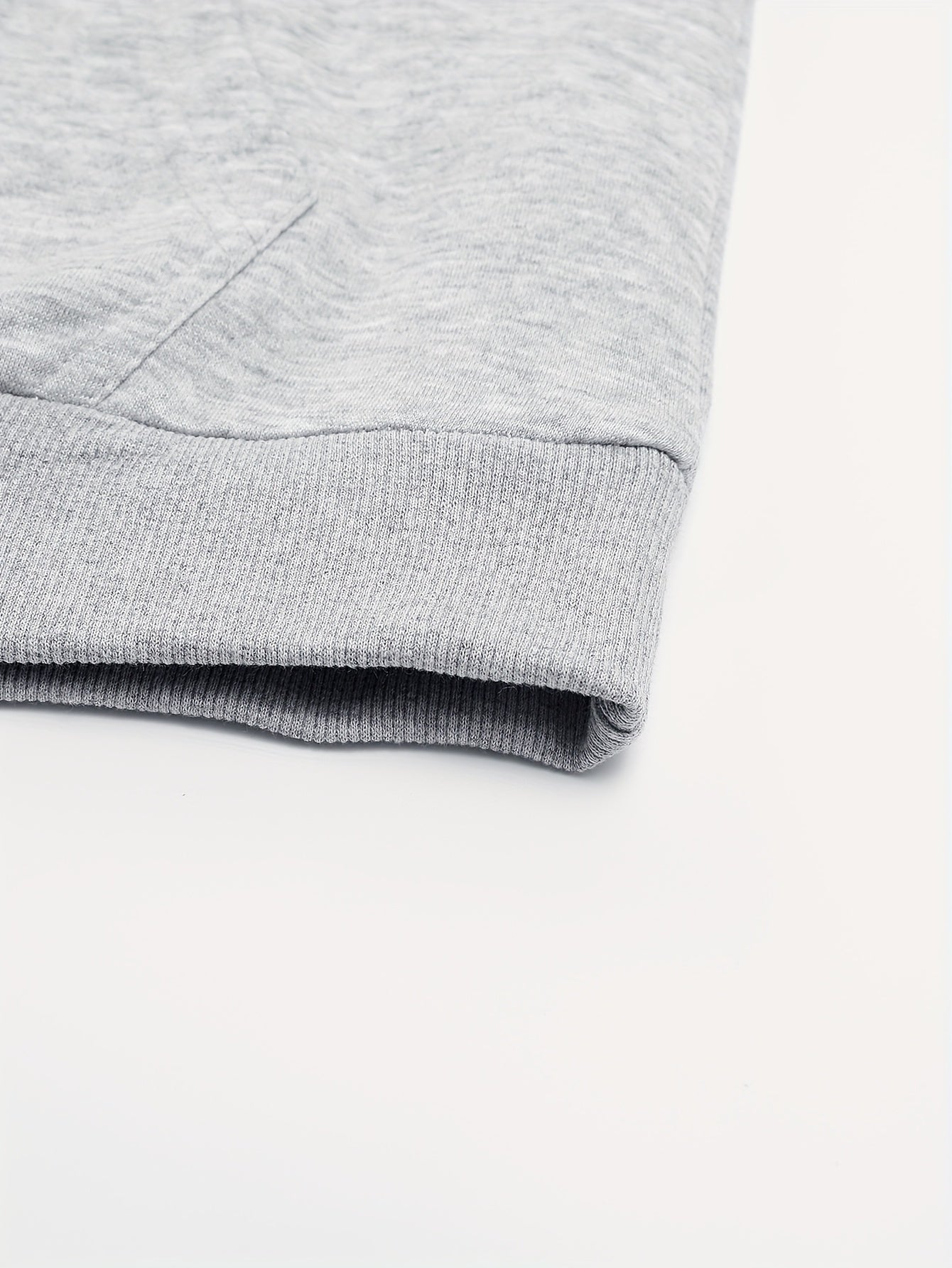 A Set of Two Men'S Casual Sports Outfits, Featuring a Striped Design with Moderately Soft Fabric, Suitable for Outdoor Running And Fitness Activities in All Seasons.
