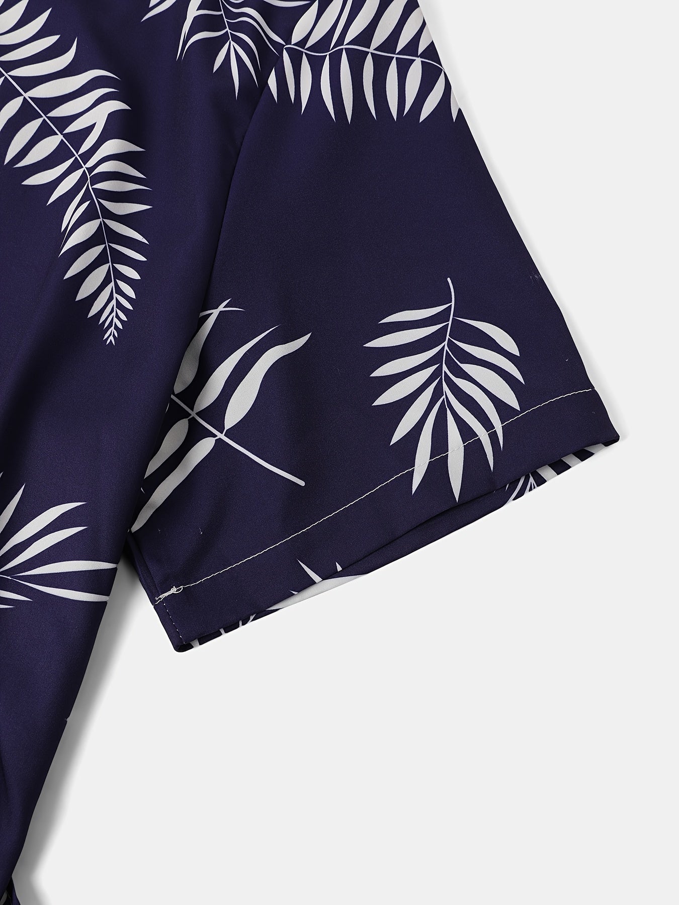 2-piece Men's Holiday Style Summer Outfit Set, Leafs Pattern Print Short Sleeve Button Up Lapel Shirt Top & Solid Drawstring Shorts With Pockets