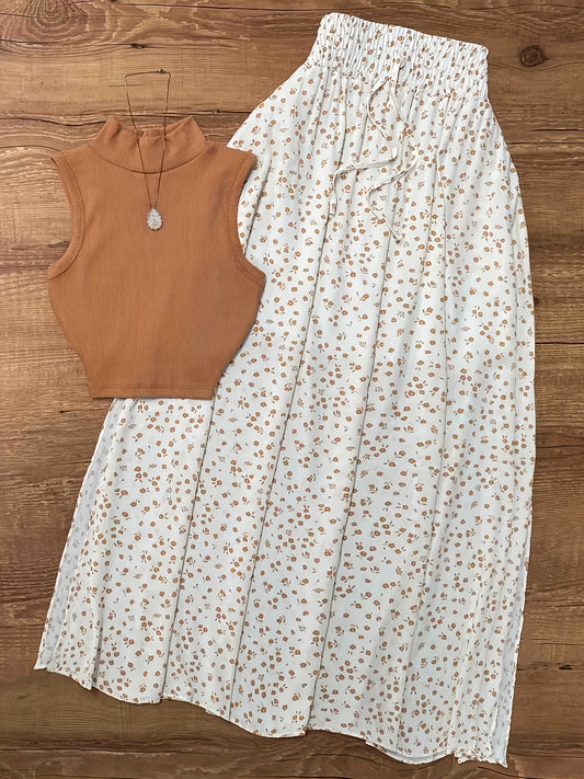 Summer Women's Daily Vacation Set with Small Floral Print Half Skirt and Sleeveless Top