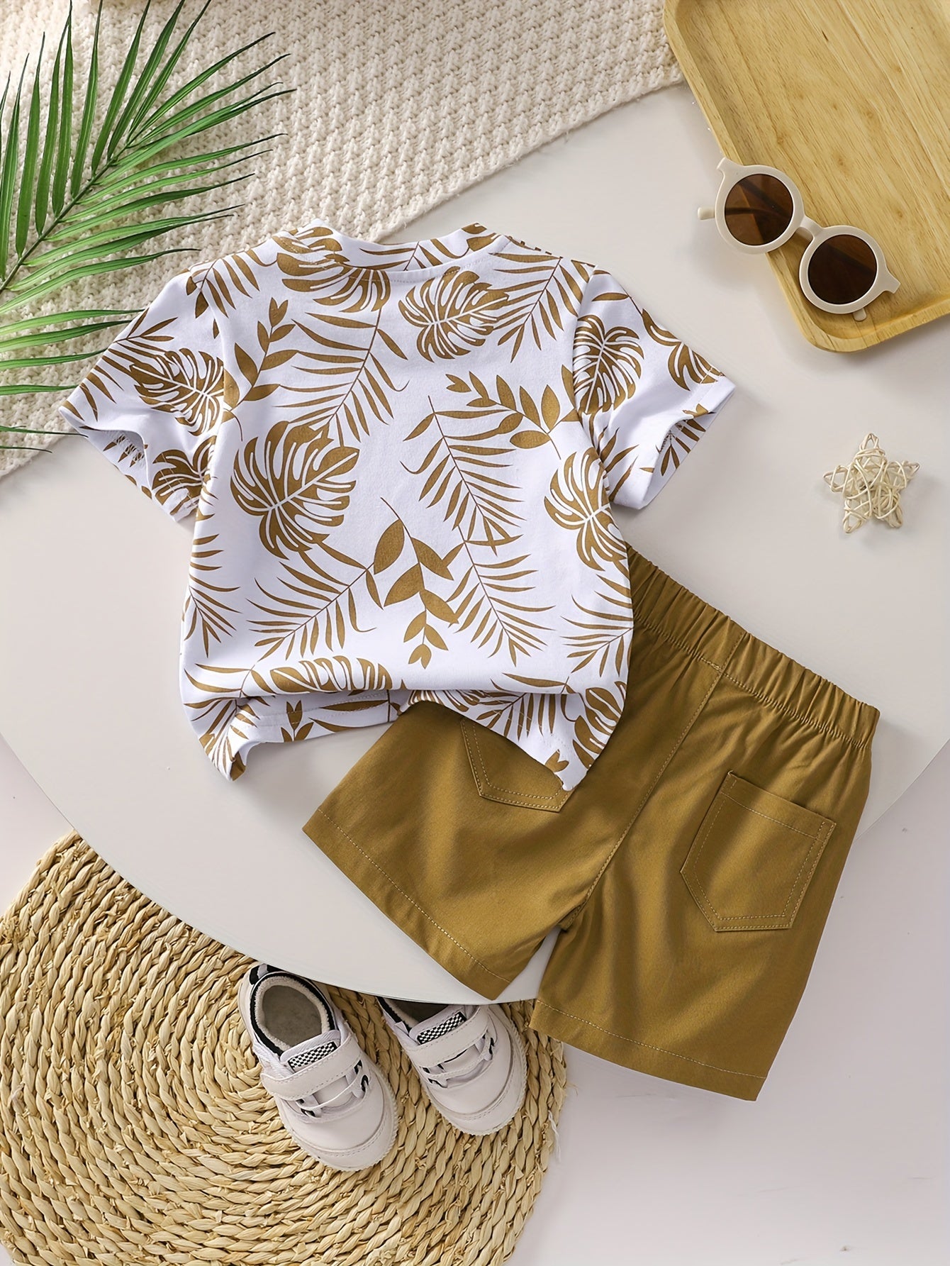 Boys' Tropical Leaf Print Cotton Blend Casual Outfit - Short Sleeve Tee & Drawstring Shorts Set, Machine Washable for Spring/Summer, Perfect for Outdoor