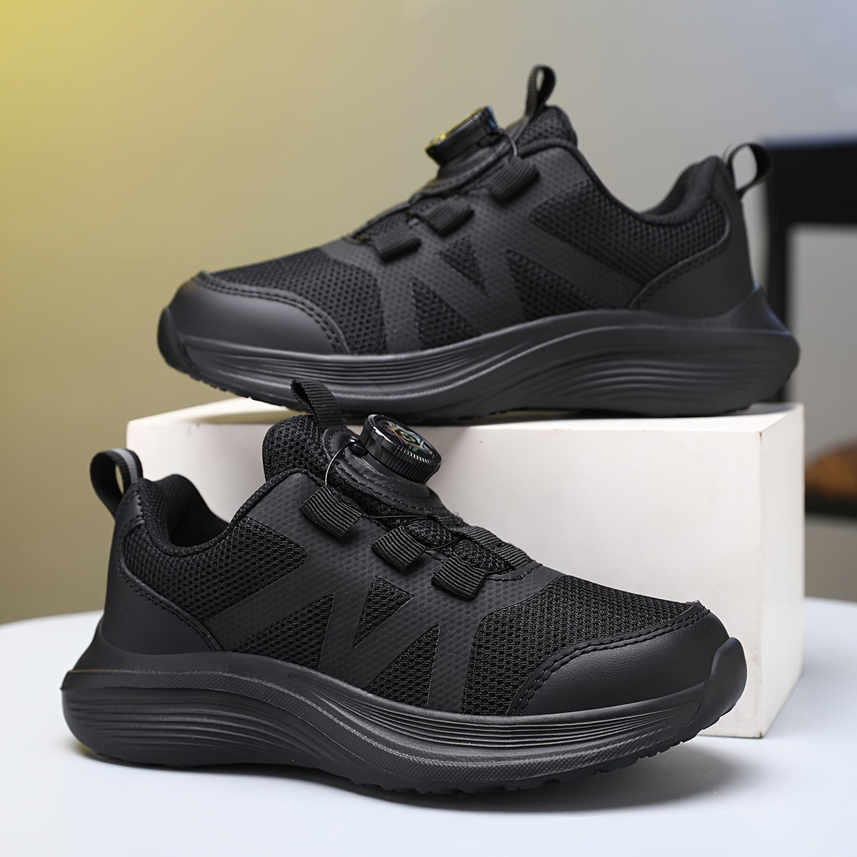 [Backtoschool Essential] Youngsters' Breathable Mesh Running Shoes with Rotating Buckle - Lightweight, All-Season Sneakers for Boys & Girls, Black, Casual & Sporty Design for School, Outdoor Activities & Casual Attire, Casual