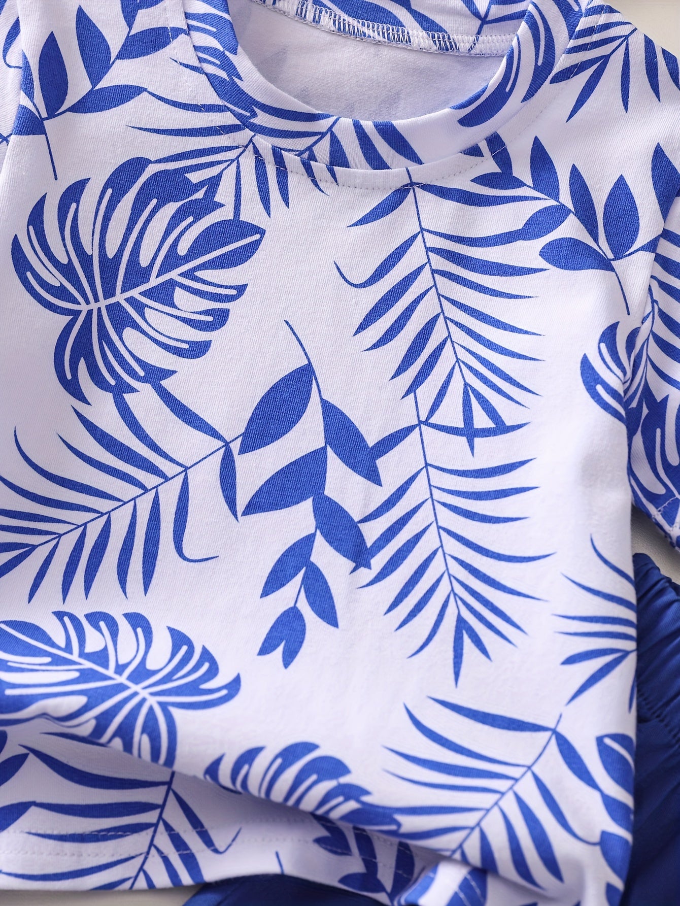 Boys' Tropical Leaf Print Cotton Blend Casual Outfit - Short Sleeve Tee & Drawstring Shorts Set, Machine Washable for Spring/Summer, Perfect for Outdoor