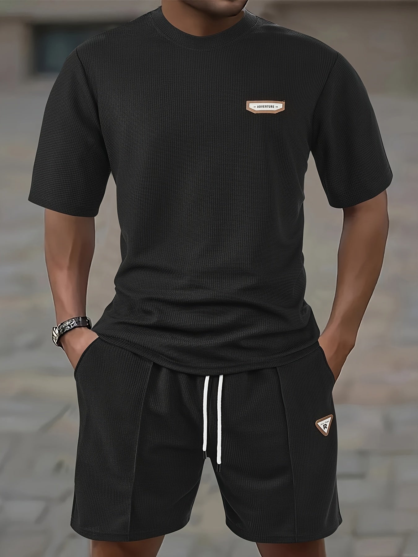 Men's Waffle Round Neck Top with Label, Short Sleeve T-shirt and Drawstring Shorts for Clean and Comfortable Spring/Summer Wear