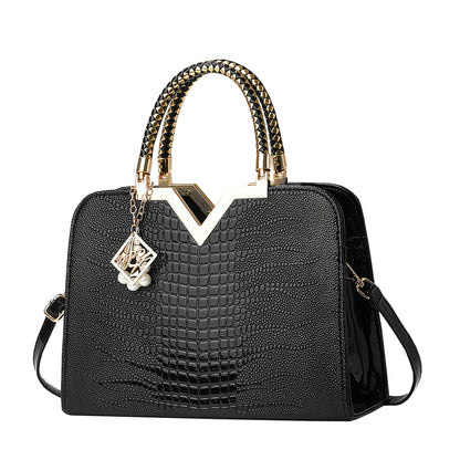 Elegant Tote Bag for Women, Large Capacity Crocodile Pattern Shoulder Bag, Lightweight with Zipper Closure, Polyester Lined, Versatile Fashion Accessory