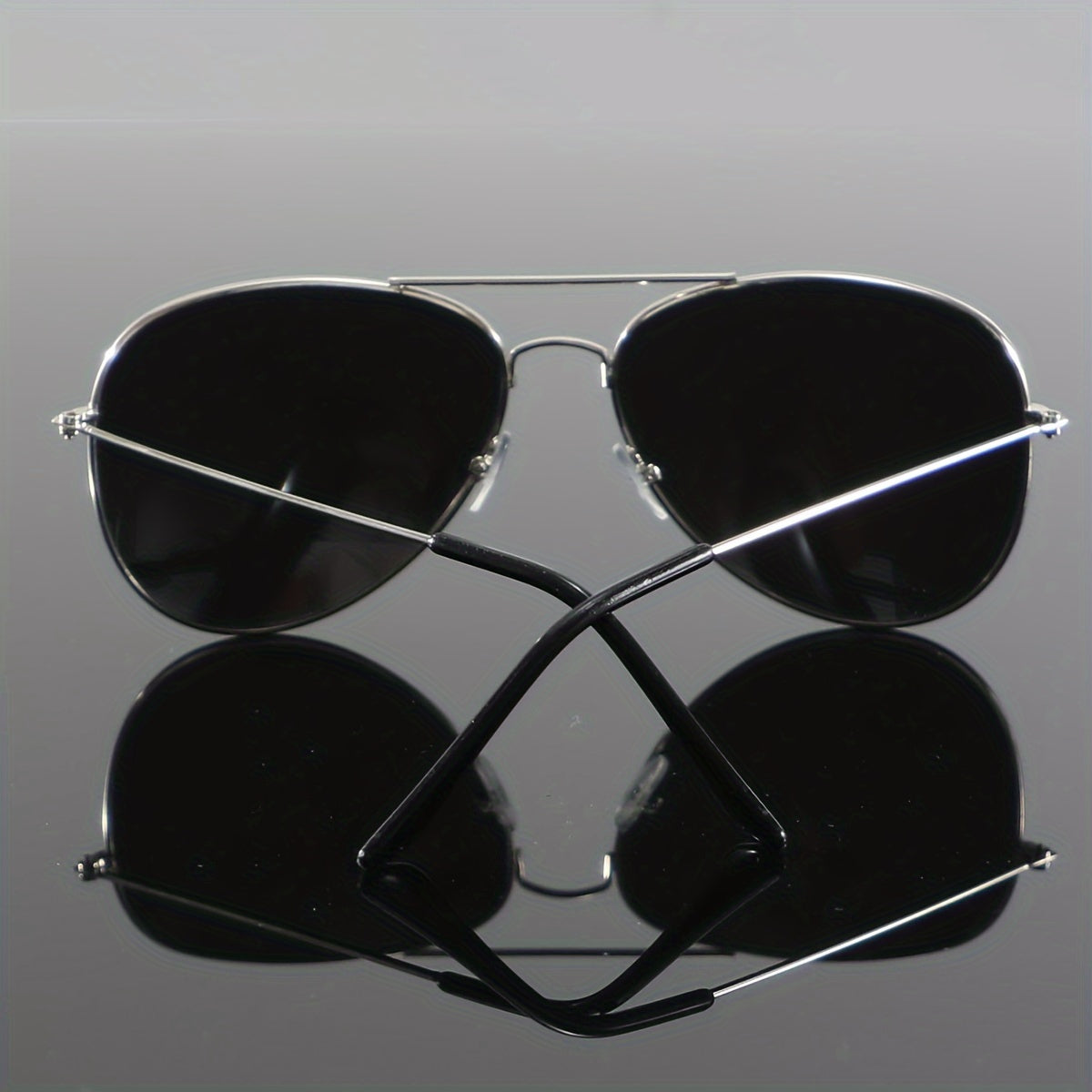 1 Pair of Men's Silvery Reflective Metal Oval Double Beam Retro Mature Personality and Casual Fashion Glasses