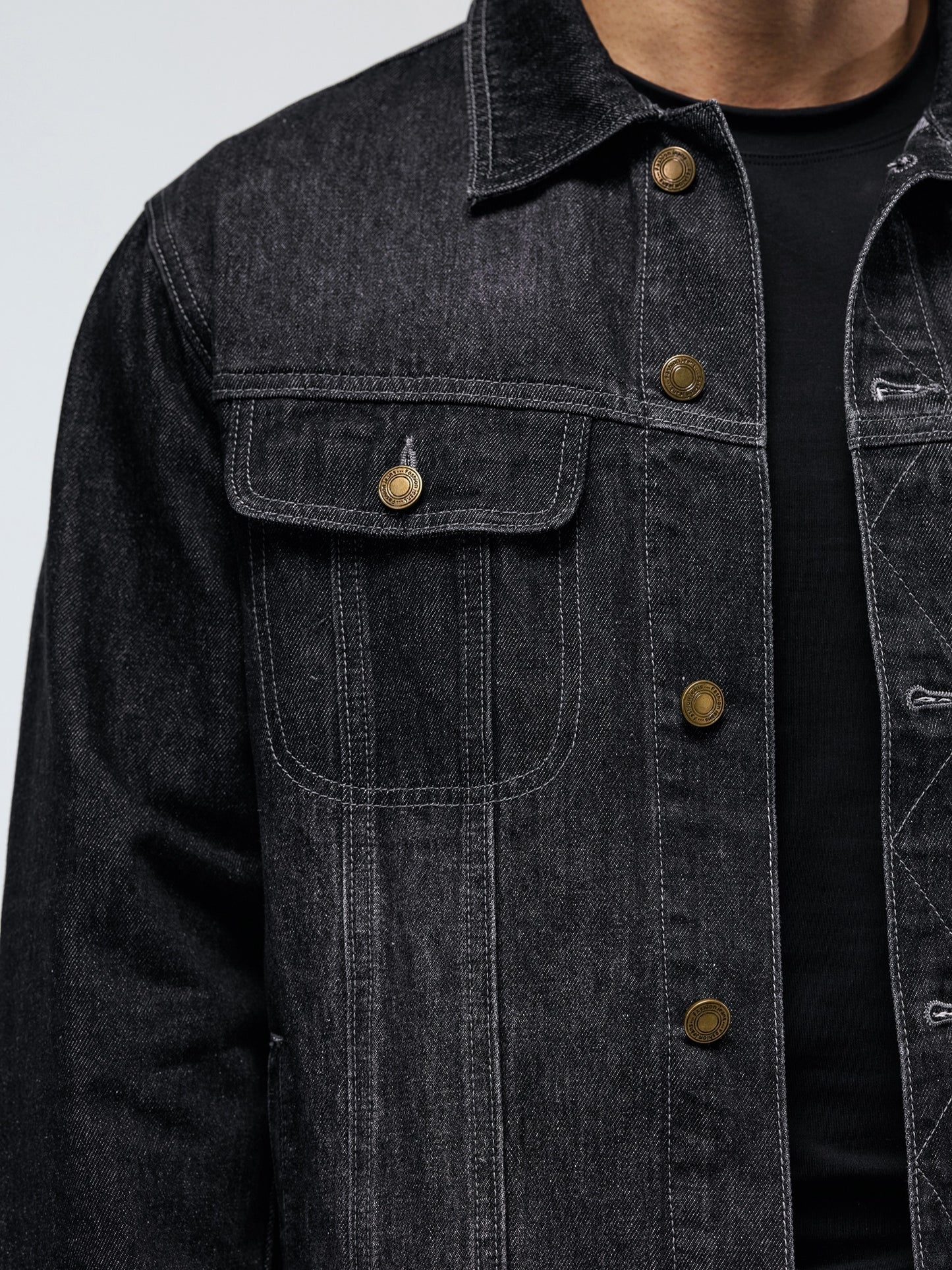 Men's Stylish Denim Jacket - Casual Long Sleeve with Flap Pockets, Machine Washable