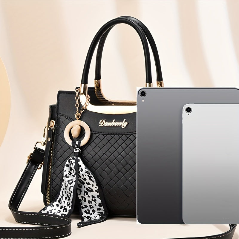 Elegant Quilted Women'S Tote Bag with Adjustable Shoulder Strap, Large Capacity, Solid Color, Fade-Resistant, Zip Closure, Polyester Lined, Tassel Detail, Perfect Gift for Mom or Family, Mom Bag